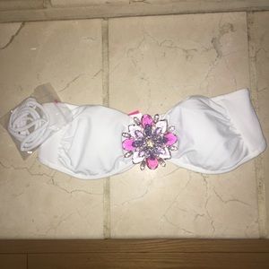 NWOT Victoria’s Secret swim top.